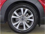【純正アルミホイール】外観にマッチした純正アルミホイールを装着しております。ノーマルタイヤ、スタッドレスタイヤも広島マツダにお任せください。