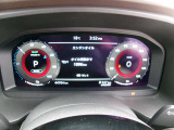 メーター中央に、様々な車両情報を表示してくれる、ディスプレイがついています。