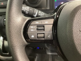 ステアリングにオーディオ操作スイッチが付いています。オーディオ画面に直接タッチしなくても操作が出来ますので、運転に集中できます。