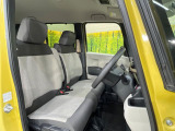 運転席シート廻りは使用感も少なく、良好な状態となっています。前オーナー様が丁寧に使っていたことがよくわかりますね。