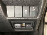 Hondaセンシング用の、VSA(ABS+TCS+横滑り抑制)解除と路外逸脱抑制機能などのオンオフスイッチはハンドルの右側に装備。その下にETC2.0がついています。高速道路の料金所の通過も楽々です。