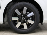 【純正アルミホイール】外観にあったアルミホイールを装着しております。各種社外アルミホイールや、スタッドレスタイヤも取扱いしております。是非ご相談ください。