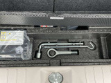荷室下には工具類が入っています。