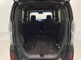 リアシートを倒すと、ラゲッジスペースを広くお使いいただけます!