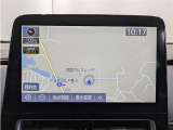 純正ナビを装備。タッチパネル式で使いやすく、お出かけもラクラクです。
