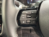 ステアリングにオーディオ操作スイッチが付いています。オーディオ画面に直接タッチしなくても操作が出来ますので、運転に集中できます。