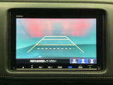 バックでの車庫入れも安心です! リアカメラが付いているバックモニター付のナビを装備しております。操作線もついており距離感も画面から確認できます。