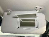 【運転席サンバイザー】鏡が付いているのでメイク直しなどにも便利★