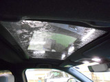 パノラマルーフ付きです☆天候次第で開閉でき爽快です♪