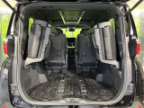 後席を格納すると、これだけの広さが!シーンに合わせたシートアレンジで、大きな荷物も積むことが出来ます♪