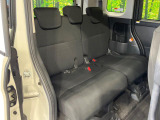 後部座席も気になるようなキズ・汚れやへたり等、大きなダメージはなく、良好な状態です。