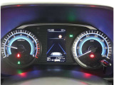とっても見やすいメーターです。夜間時はラグジュアリーな気分にさせてくれる照明が魅力ですので、夜のドライブも楽しみになりますよ♪