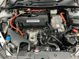 技術が詰まったエンジンルームもご覧の通りピカピカにクリーニング済みです。ハイブリッドなのでお財布にも環境にも優しいです。