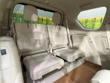 3列目シートはもちろん状態良好☆大人でもゆったりと座って頂けますので、大人数でのお出かけもラクラクです♪ご家族で、気の知れた仲間で、ドライブに行くのが楽しみですね♪