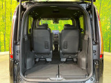 後席を格納すると、これだけの広さが!シーンに合わせたシートアレンジで、大きな荷物も積むことが出来ます♪