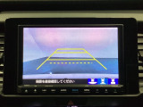 バックでの車庫入れも安心です! リアカメラが付いているバックモニター付のナビを装備しております。操作線もついており距離感も画面から確認できます。