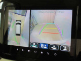 全方位モニター付きです。車両を上から見たような映像をナビゲーション画面に表示。運転席からの目視だけでは見にくい、車両周辺の状況をリアルタイムでしっかり確認できます。