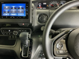 ホンダ純正メモリーナビ搭載なので、遠方へのドライブもお任せ下さい!ステアリング左手側にオーディオ関連のコントロールスイッチを配置しています。操作時は視線を逸らすことなく運転に集中できます