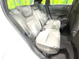 コンパクトカーですが、セカンドシートは十分な広さがあり快適にお乗りいただけます♪シートを倒して大きな荷物を積んだりと、用途の幅が広い1台です。