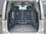 3列目を跳ね上げればこんなに広いラゲッジに☆自転車もスッキリ載せられるスペースです♪