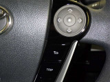 ステアリングスイッチ付き。前方から目を離すことなく操作することが可能です。