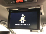 後席モニターが付いています。ロングドライブも退屈せずにお過ごしいただけますよ♪