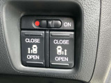 両側スライドドアはオート機能付き。運転席からも開閉可能です。