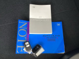 メンテナンスノート【整備記録簿】、取説も揃っています。スマートキーはバッグなどにしまったままボタン操作でエンジンの始動・停止ができて大変便利です。