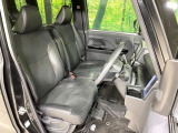 運転席まわりには十分なスペースがあり、大柄な方でもゆったり運転していただける環境です。