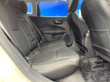 ●後部座席も気になるようなキズ・汚れやへたり等、大きなダメージはなく、良好な状態です。