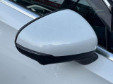 視認性が高い純正ミラーを採用しております。安全に運転が出来る様、一つ一つの部品に拘っているのがメルセデス・ベンツです。