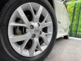 【純正15インチアルミホイール】外観にマッチした純正アルミホイールを装着しております。各種社外アルミホイールや、スタッドレスタイヤも取扱いしております。是非ご相談ください♪