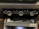 置くだけで充電ができるスマートフォンワイヤレスチャージ機能