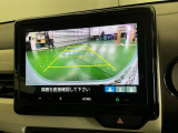 ガイドライン付きバックモニターで車庫入れも安心。知らない道でも安心して楽しくお出かけができます