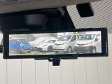 【インテリジェント ルームミラー】車両後方のカメラ映像をミラー面に映し出すので、車内の状況や、天候などに影響されずいつでもクリアな後方視界が得られます!