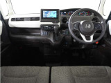 ◆視界広々で非常に運転しやすくロングドライブでも疲れを感じさせないすっきりとまとまったインパネ周りです。