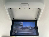 後席モニターがついています。走行中でもTV視聴やDVD鑑賞など後席の方は退屈しませんね