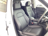 シートはフィット性も良く、楽な運転姿勢を保てます。