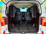後席を格納すると、これだけの広さが!シーンに合わせたシートアレンジで、大きな荷物も積むことが出来ます♪