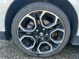 【純正ホイール】外観にマッチした純正アルミホイールを装着しております。
