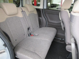 2列目のシートもゆったり快適に座っていただけますので、後部座席にお乗りの方も楽しくドライブに参加していただけますよ。