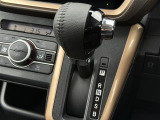 【 シフト 】シフトも操作しやすく快適なドライブを楽しんでいただけます。