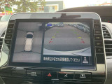 【アラウンドビューモニター】周囲を見渡せる映像で、スムースな駐車をサポートします