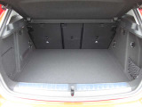 トランクルームは、スペース的にも十分な広さではないでしょうか。後部座席のシートを倒す事もできますので、大きい荷物の収納も可能です。