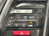 オートエアコンがついていますので、簡単操作で快適に過ごせます。希望の温度に自動調整してくれるのが便利です。