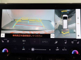 パノラミックビューモニター付きです。車両を上から見たような映像をモニター画面に表示。運転席からの目視では見にくい、車両周辺の状況をリアルタイムでしっかり確認できます。