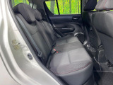 後部座席も気になるようなキズ・汚れやへたり等、大きなダメージはなく、良好な状態です。