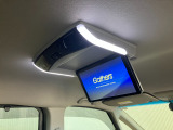 リア席モニターを装着しています♪TVの映像やDVDなど、子供も大人も楽しめる車内になります!大画面でロングドライブをお楽しみください♪