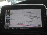 10インチの純正メモリーナビを装備しております。