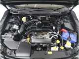 スバルと言えば水平対向エンジン。車体の低い位置に搭載されているため、衝突時にはエンジンルーム下部に潜り込み、室内の乗員の安全性向上に寄与します。